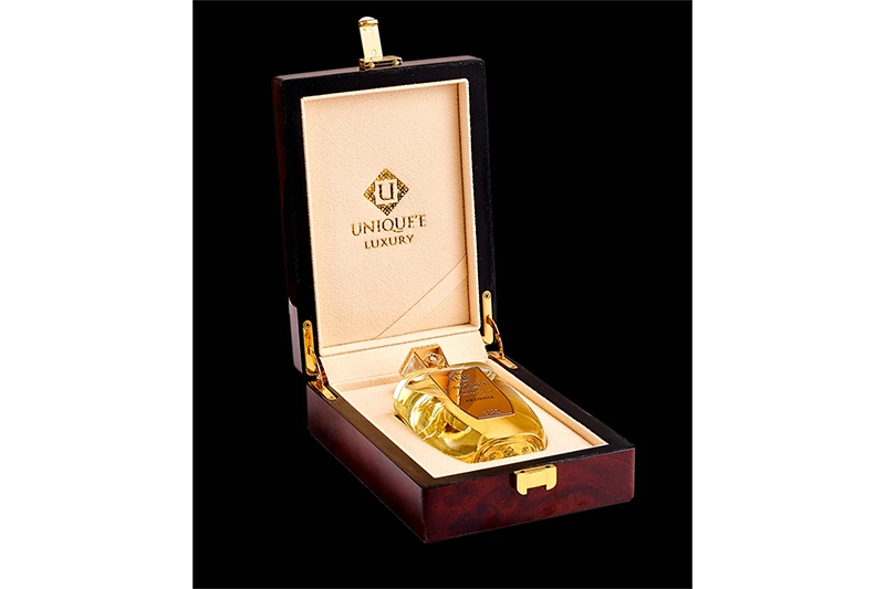 Customized Crystal Zamac Cap & Aluminum Label for Unique'e Luxury3