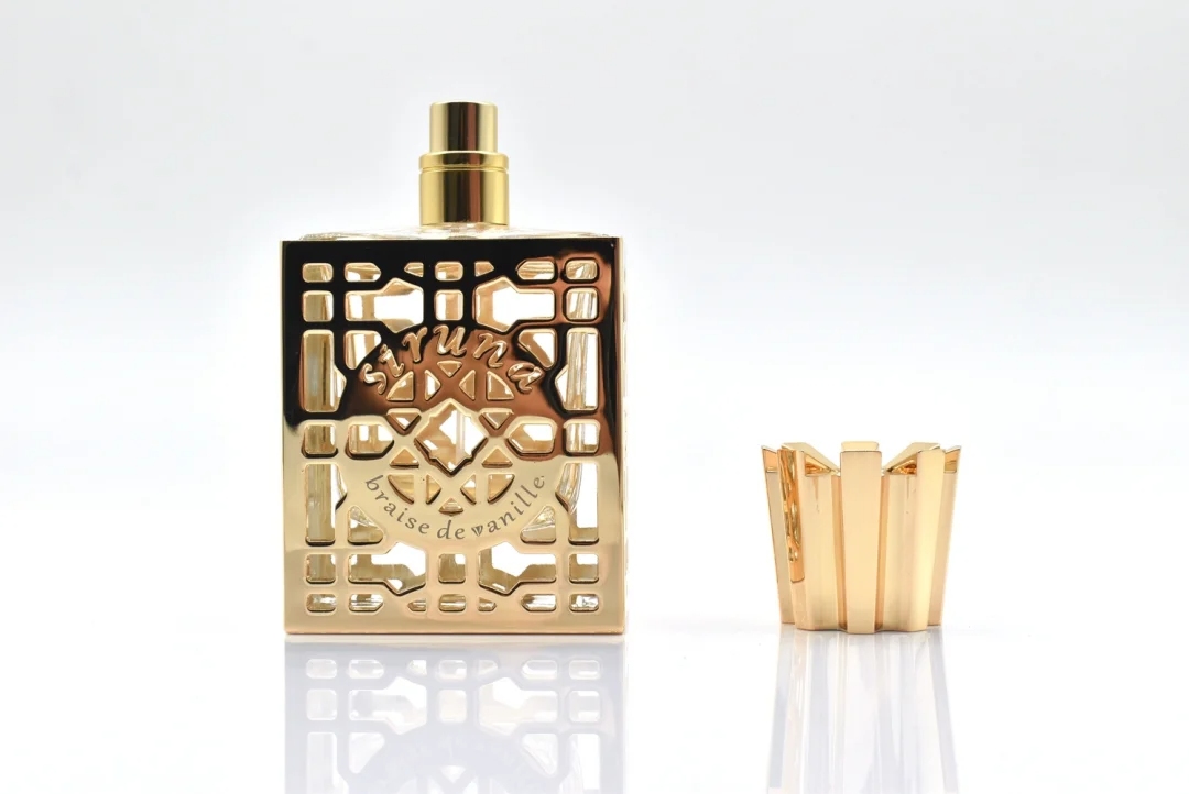 etched sign for brand Siruna