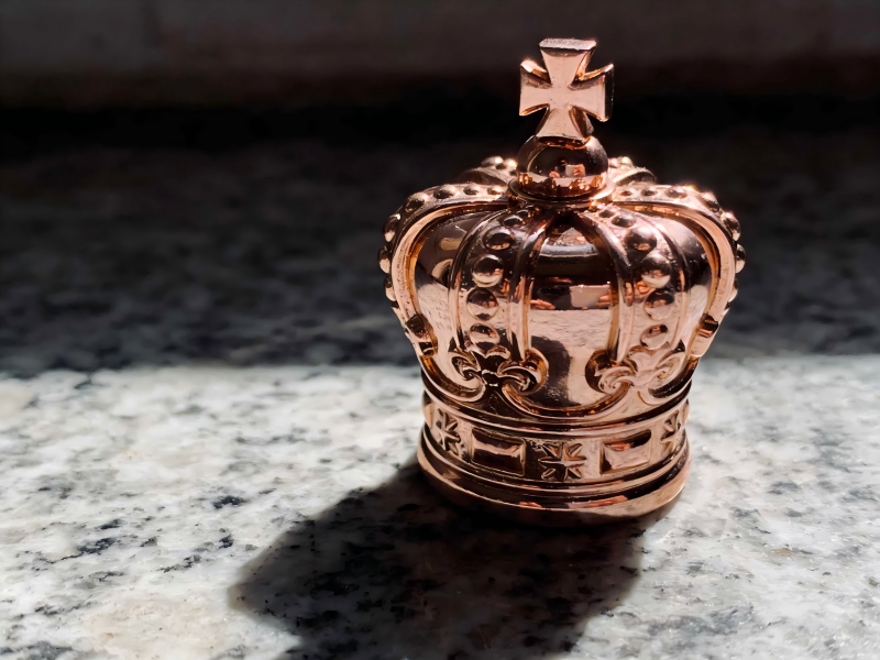 Luxury Crown-Style Perfume Caps