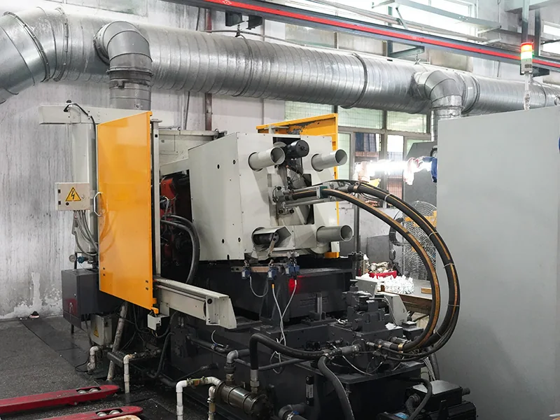 High-precision die casting machine for manufacturing Zamac perfume caps
