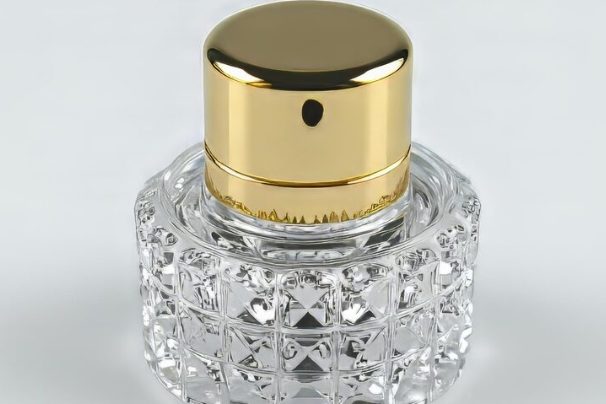 Transforming perfume caps into iconic brand symbols