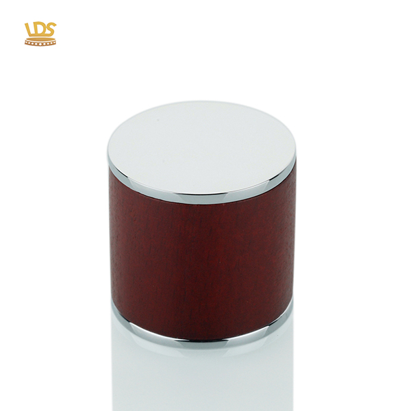 retro-zamac-perfume-cap -red-wood-gold